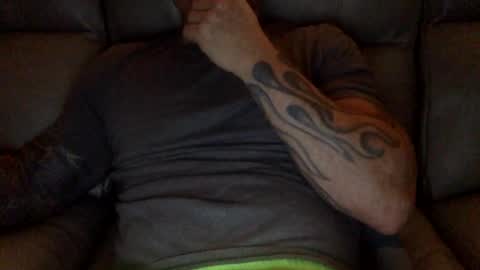 Snapshot of mjg175 chatting on 12/21/24, 09:15 SexyRed online show from 12/21/24, 09:15