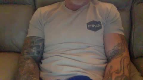 Snapshot of mjg175 chatting on 12/30/24, 09:08 SexyRed online show from 12/30/24, 09:08