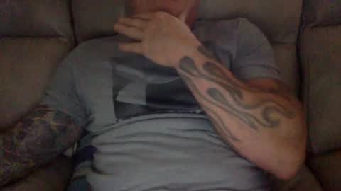 Snapshot of mjg175 chatting on 12/31/24, 05:40 SexyRed online show from 12/31/24, 05:40