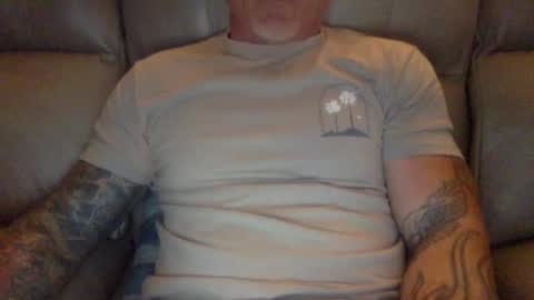 Snapshot of mjg175 chatting on 01/01/25, 05:33 SexyRed online show from 01/01/25, 05:33