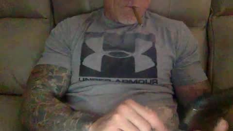 Snapshot of mjg175 chatting on 01/11/25, 06:01 SexyRed online show from 01/11/25, 06:01