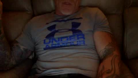 Snapshot of mjg175 chatting on 02/14/25, 04:47 SexyRed online show from 02/14/25, 04:47