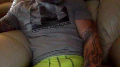 Snapshot of mjg175 chatting on 10/17/25, 04:42 SexyRed online show from 10/17/25, 04:42