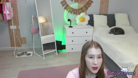 Snapshot of mjgreencat chatting on 05/15/26, 03:52 mj online show from 05/15/26, 03:52