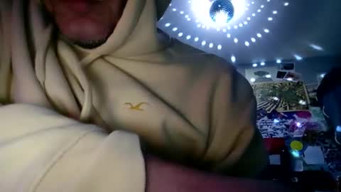 Snapshot of mjmckenz55 chatting on 09/30/25, 06:29 Daddy720 online show from 09/30/25, 06:29