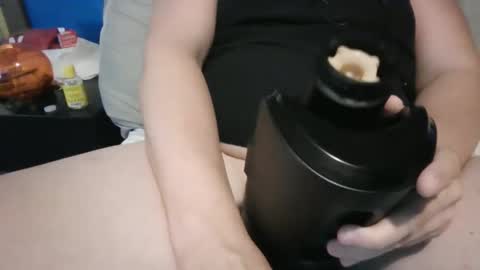 mlee_cam81 online show from 11/05/25, 06:30