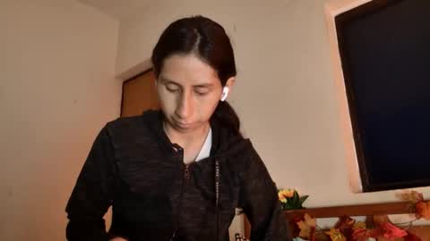 Snapshot of mli739709 chatting on 09/22/25, 04:58 MoonLipson online show from 09/22/25, 04:58