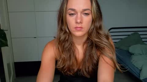 mmminnie online show from 10/08/25, 11:41