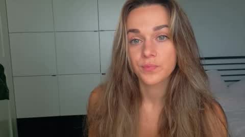 mmminnie online show from 10/17/25, 12:08