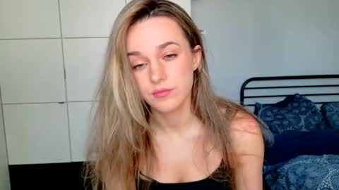 mmminnie online show from 04/15/26, 10:33