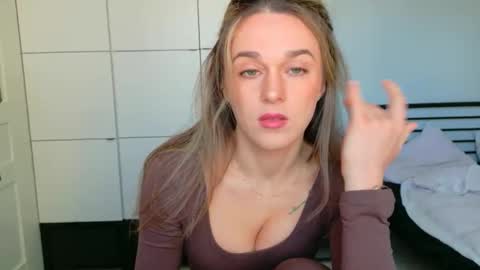 mmminnie online show from 04/22/26, 09:33