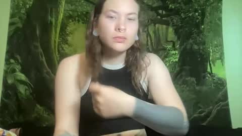 Snapshot of mo0n_goddess chatting on 06/05/26, 02:40 Misty online show from 06/05/26, 02:40