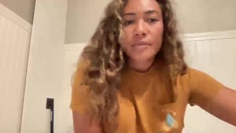 Snapshot of moana_mack9 chatting on 07/21/26, 05:21 moana_mack9 online show from 07/21/26, 05:21