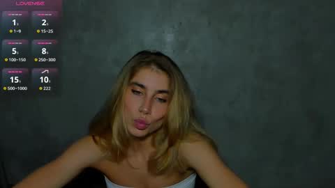 Snapshot of moanamo chatting on 05/10/26, 01:27 Princess Moana online show from 05/10/26, 01:27
