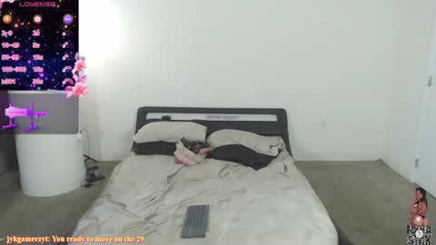 Snapshot of mochamami420 chatting on 01/23/25, 10:11 NynaStax online show from 01/23/25, 10:11