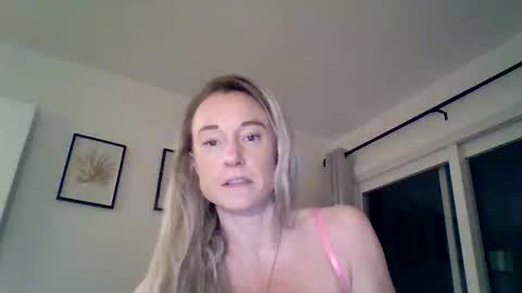 Snapshot of mockingbirds91 chatting on 04/04/26, 02:43 mockingbirds91 online show from 04/04/26, 02:43