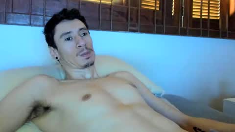 Snapshot of moderdelier chatting on 12/11/24, 08:07 DigBreed online show from 12/11/24, 08:07