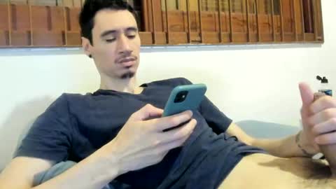 Snapshot of moderdelier chatting on 12/22/24, 10:04 DigBreed online show from 12/22/24, 10:04