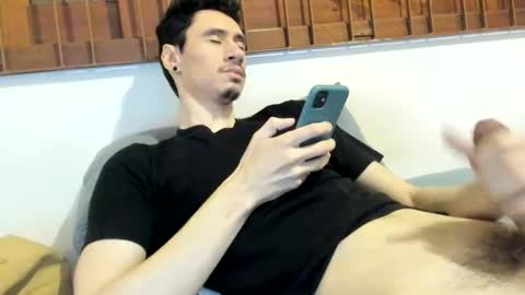 Snapshot of moderdelier chatting on 12/31/24, 02:51 DigBreed online show from 12/31/24, 02:51