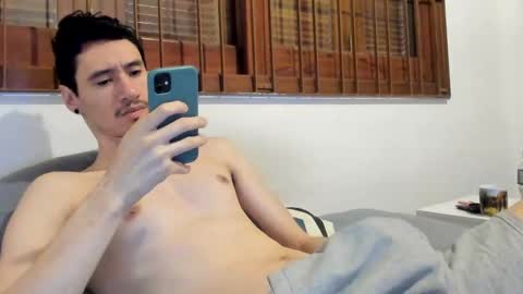 Snapshot of moderdelier chatting on 01/05/25, 01:47 DigBreed online show from 01/05/25, 01:47