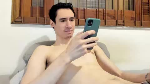 Snapshot of moderdelier chatting on 01/19/25, 01:00 DigBreed online show from 01/19/25, 01:00