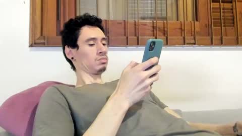 Snapshot of moderdelier chatting on 01/31/25, 12:17 DigBreed online show from 01/31/25, 12:17