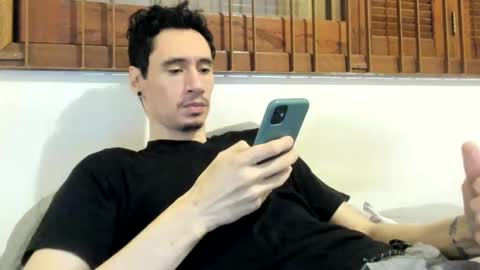 Snapshot of moderdelier chatting on 02/15/25, 12:26 DigBreed online show from 02/15/25, 12:26