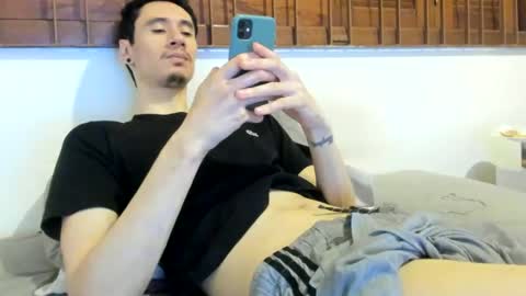 Snapshot of moderdelier chatting on 02/15/25, 03:52 DigBreed online show from 02/15/25, 03:52