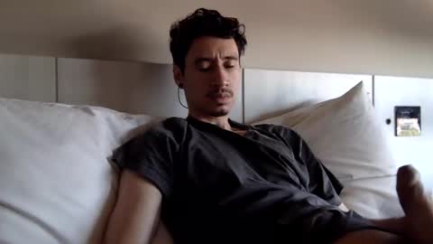 Snapshot of moderdelier chatting on 03/05/25, 07:17 DigBreed online show from 03/05/25, 07:17