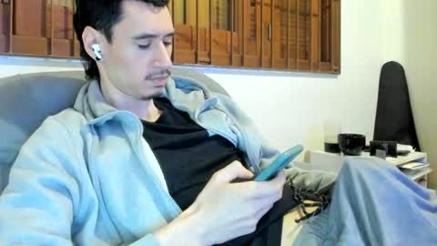 Snapshot of moderdelier chatting on 09/15/25, 07:03 DigBreed online show from 09/15/25, 07:03