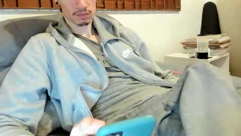 Snapshot of moderdelier chatting on 09/26/25, 12:36 DigBreed online show from 09/26/25, 12:36