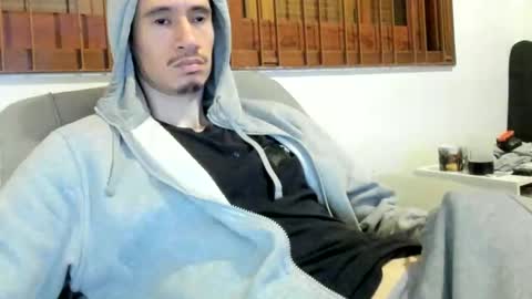 Snapshot of moderdelier chatting on 10/01/25, 11:05 DigBreed online show from 10/01/25, 11:05