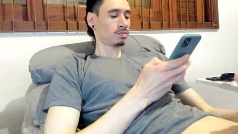 Snapshot of moderdelier chatting on 10/06/25, 01:14 DigBreed online show from 10/06/25, 01:14