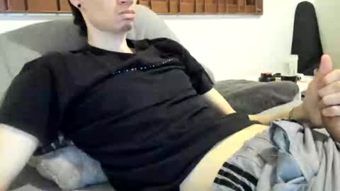 Snapshot of moderdelier chatting on 10/25/25, 08:14 DigBreed online show from 10/25/25, 08:14