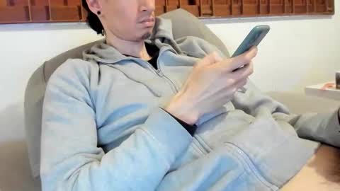 Snapshot of moderdelier chatting on 10/30/25, 02:51 DigBreed online show from 10/30/25, 02:51