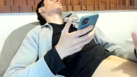 Snapshot of moderdelier chatting on 10/31/25, 02:56 DigBreed online show from 10/31/25, 02:56