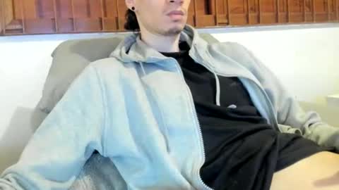 Snapshot of moderdelier chatting on 11/01/25, 07:21 DigBreed online show from 11/01/25, 07:21