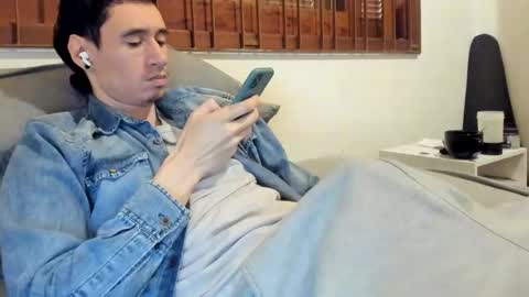 Snapshot of moderdelier chatting on 11/01/25, 07:27 DigBreed online show from 11/01/25, 07:27