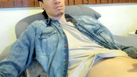 Snapshot of moderdelier chatting on 11/03/25, 11:11 DigBreed online show from 11/03/25, 11:11