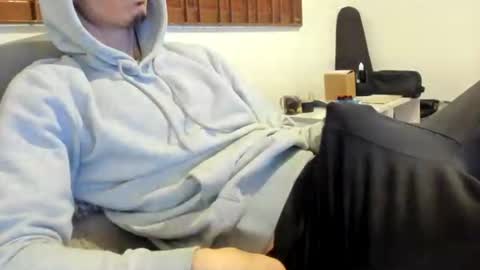 Snapshot of moderdelier chatting on 07/05/26, 02:46 DigBreed online show from 07/05/26, 02:46