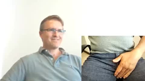 Snapshot of moe_001 chatting on 01/10/25, 07:32 Moe online show from 01/10/25, 07:32