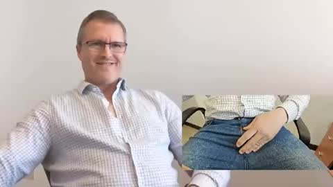 Snapshot of moe_001 chatting on 09/22/25, 07:05 Moe online show from 09/22/25, 07:05