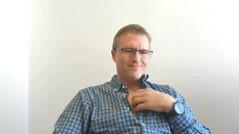 Snapshot of moe_001 chatting on 09/25/25, 07:17 Moe online show from 09/25/25, 07:17