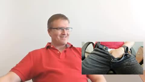 Snapshot of moe_001 chatting on 10/03/25, 07:11 Moe online show from 10/03/25, 07:11