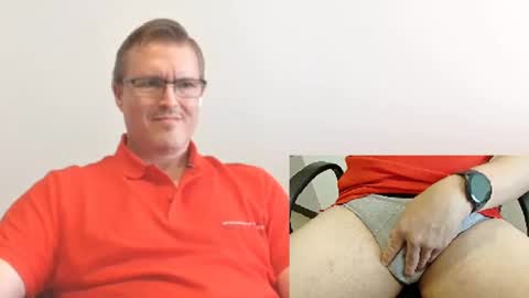 Snapshot of moe_001 chatting on 10/24/25, 06:59 Moe online show from 10/24/25, 06:59