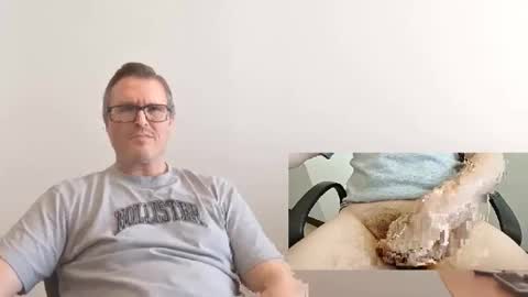 Snapshot of moe_001 chatting on 10/29/25, 05:36 Moe online show from 10/29/25, 05:36