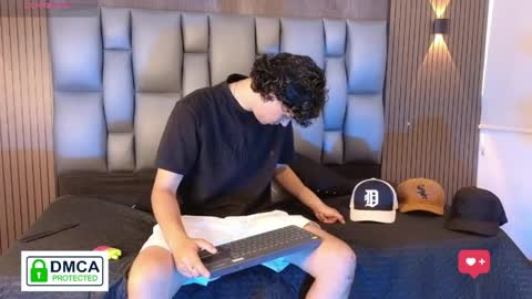 mohamed_malik online show from 04/17/26, 04:10