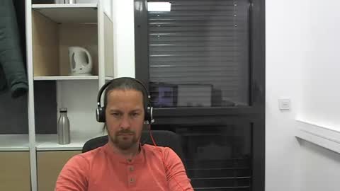 Snapshot of moi9876543210 chatting on 05/04/26, 10:22 Julien online show from 05/04/26, 10:22