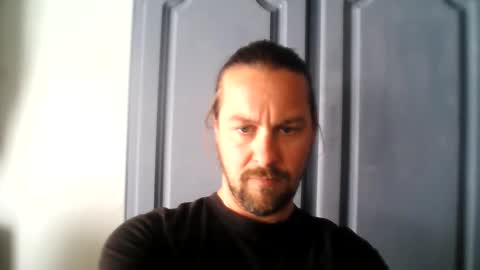 Snapshot of moi9876543210 chatting on 05/19/26, 02:45 Julien online show from 05/19/26, 02:45