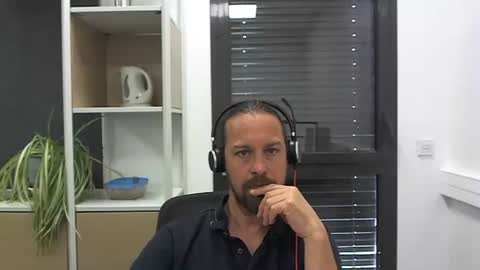 Snapshot of moi9876543210 chatting on 05/28/26, 09:50 Julien online show from 05/28/26, 09:50